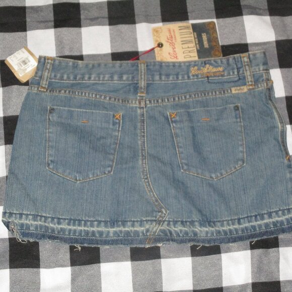 Levi's VIntage look embroidered flower Demin mini skirt button fly - Picture 3 of 5